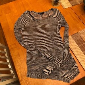 Mesh-like long sleeve